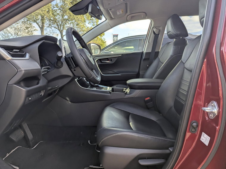 Vehicle Image 21