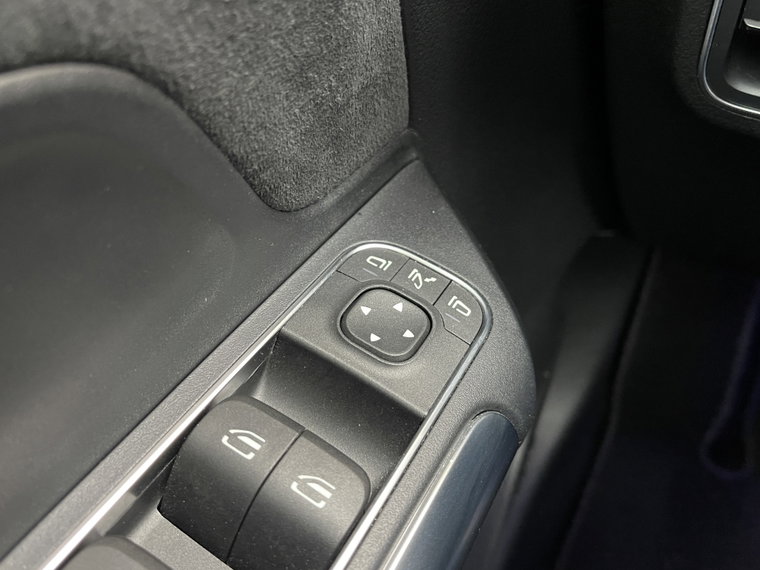 Vehicle Image 29