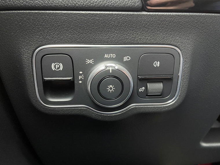 Vehicle Image 32