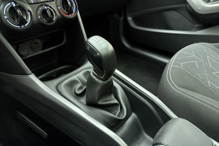 Vehicle Image 25