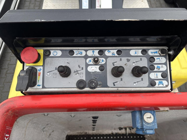 Vehicle Image 16