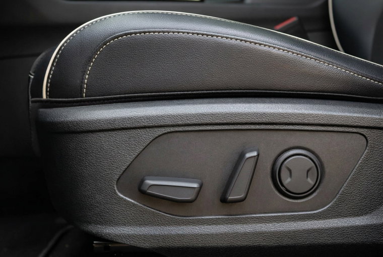 Vehicle Image 25