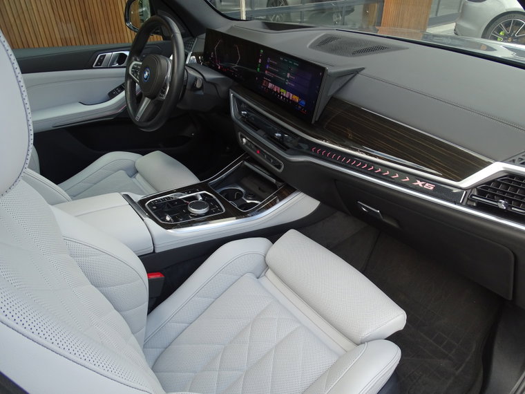 Vehicle Image 42