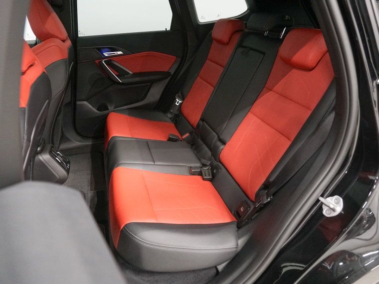 Vehicle Image 32