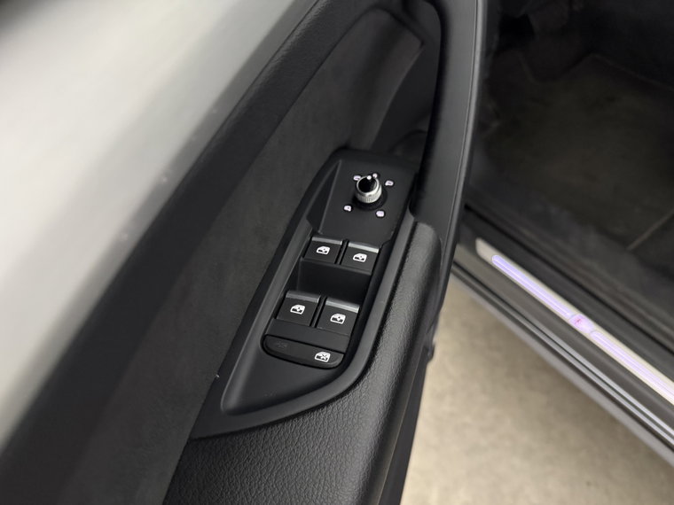 Vehicle Image 42