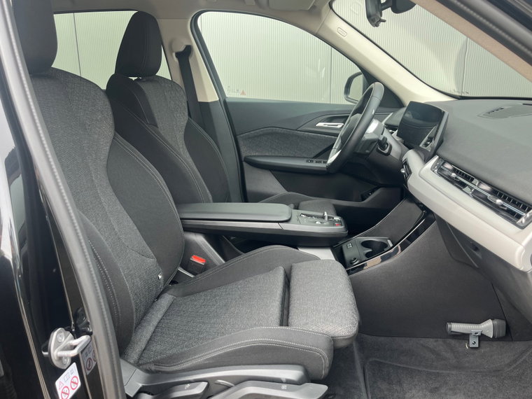 Vehicle Image 17