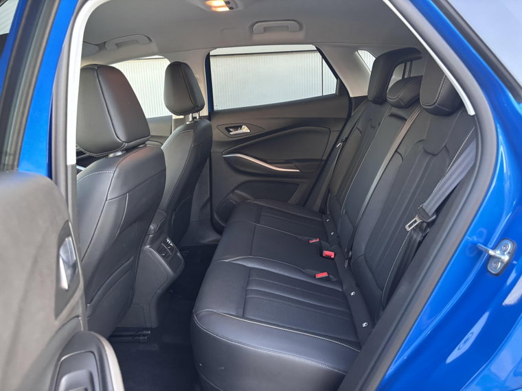 Vehicle Image 16