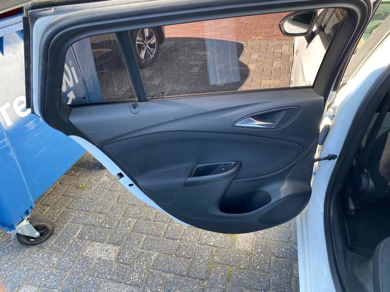 Vehicle Image 25