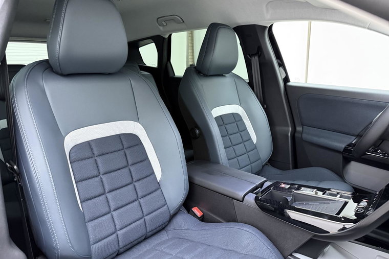 Vehicle Image 15