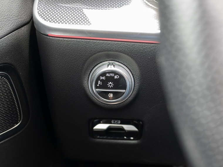 Vehicle Image 33