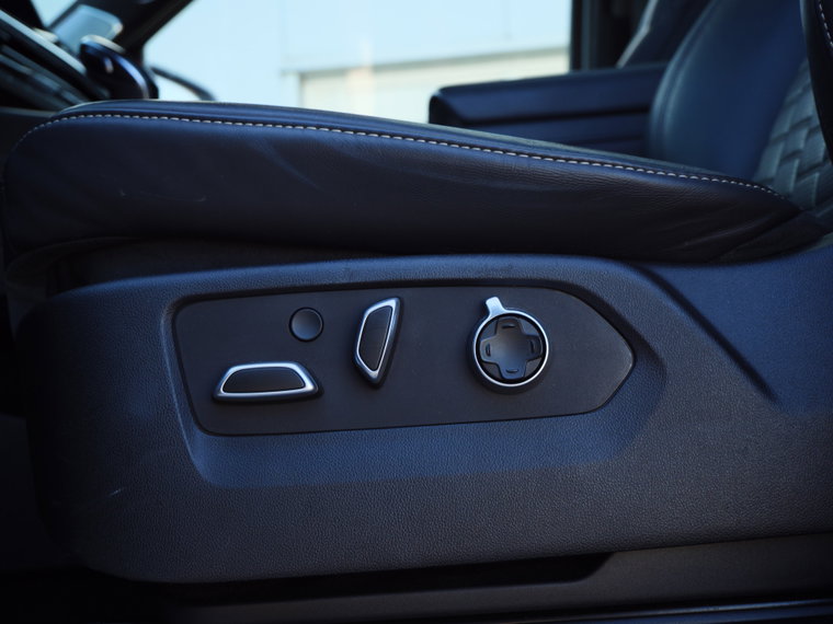 Vehicle Image 32