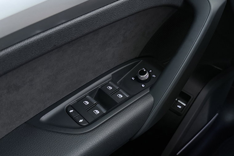 Vehicle Image 43