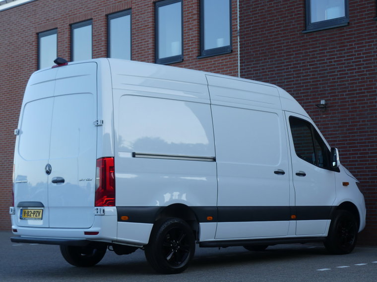 Vehicle Image 28