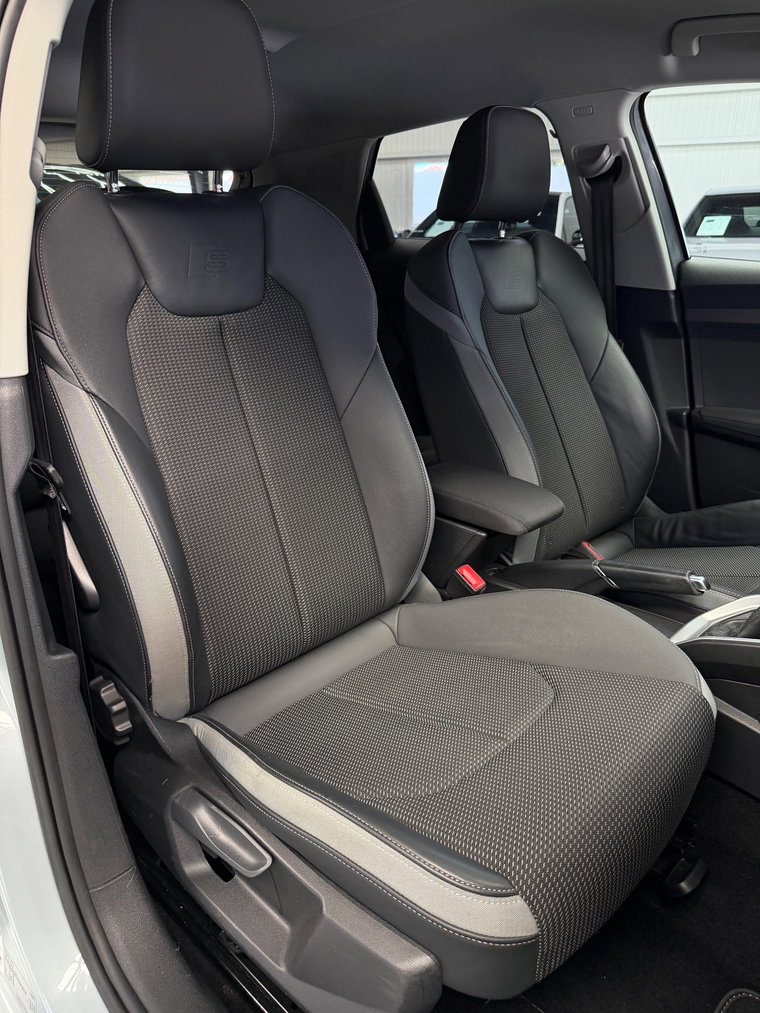 Vehicle Image 31