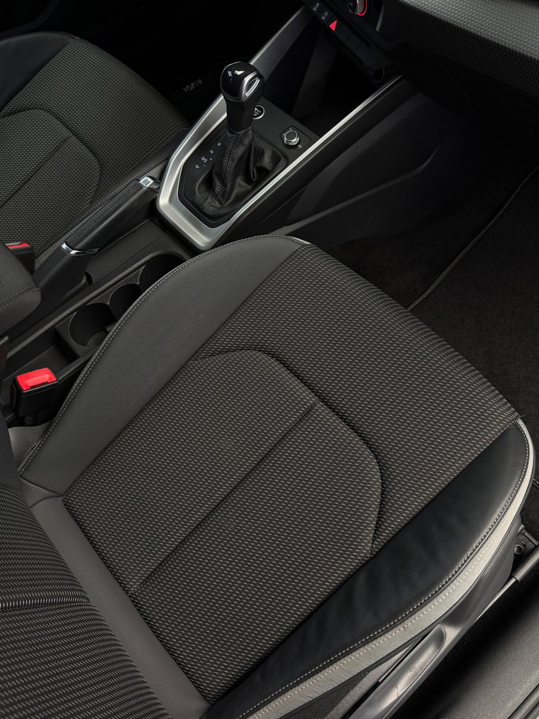 Vehicle Image 35