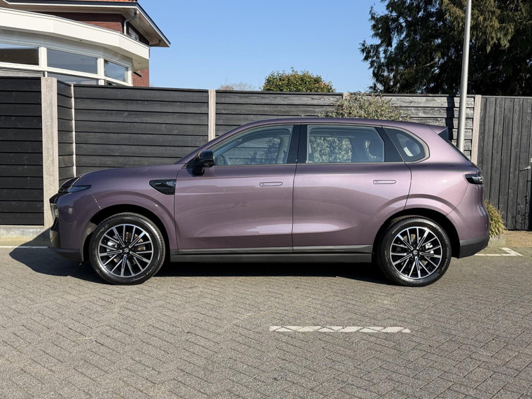Vehicle Image 4
