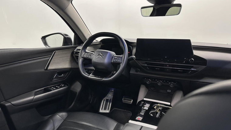 Vehicle Image 25