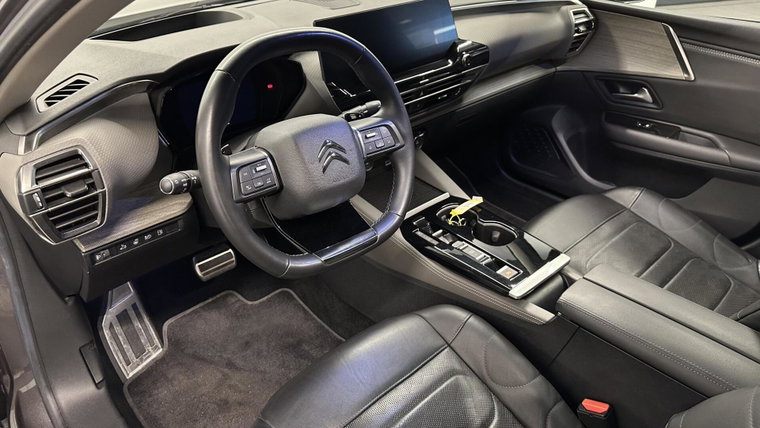 Vehicle Image 30