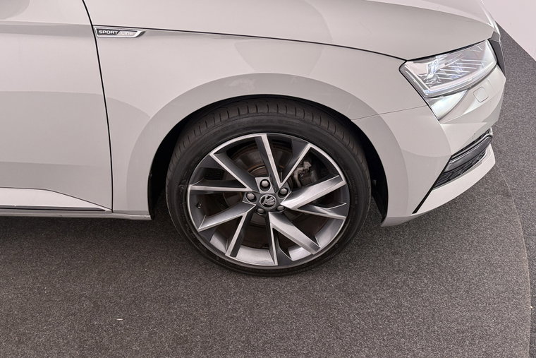 Vehicle Image 7
