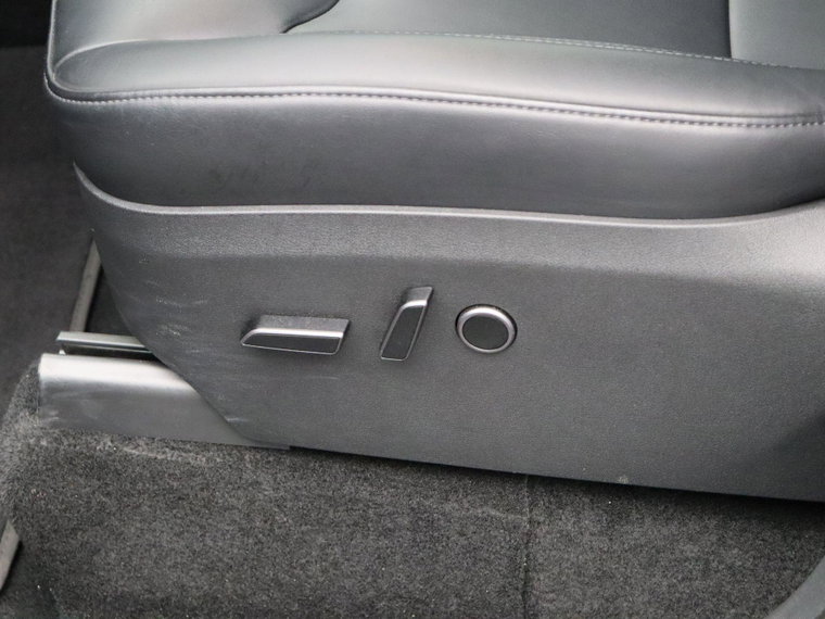 Vehicle Image 24
