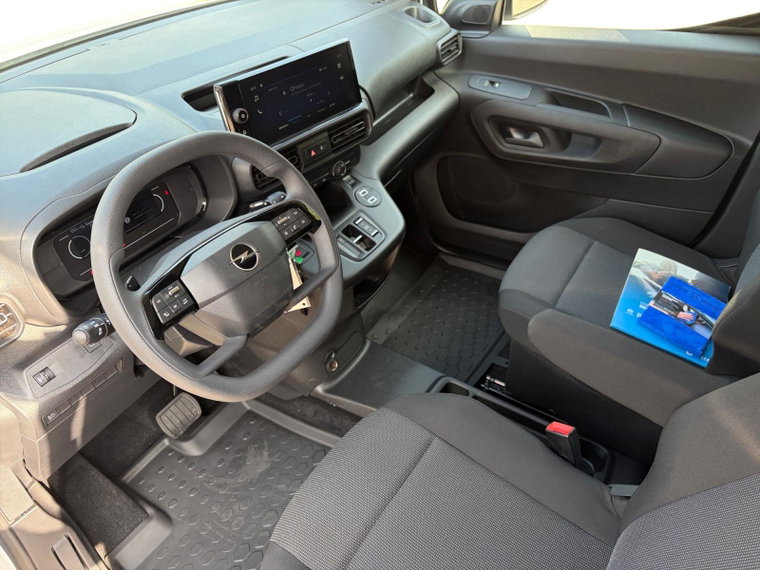 Vehicle Image 17