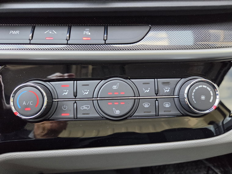 Vehicle Image 26