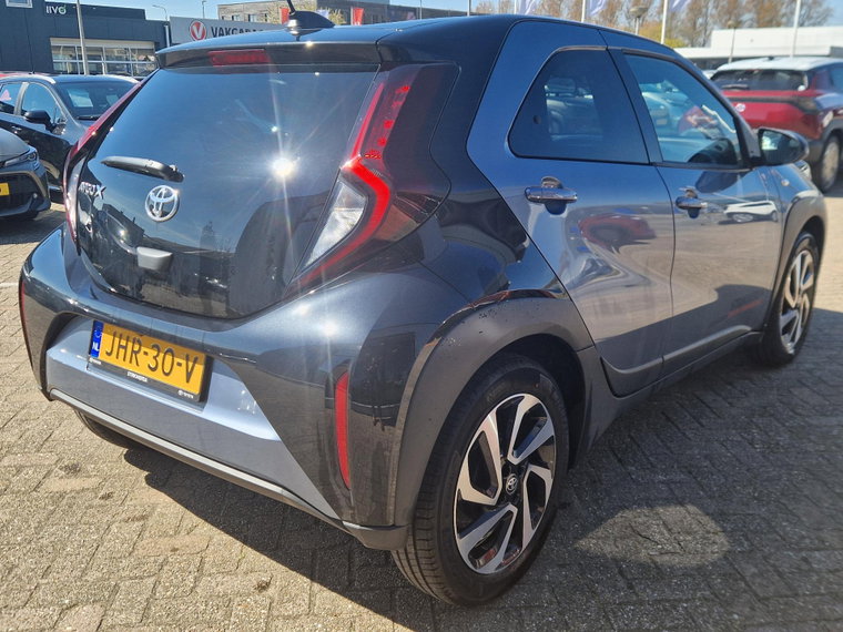 Vehicle Image 4