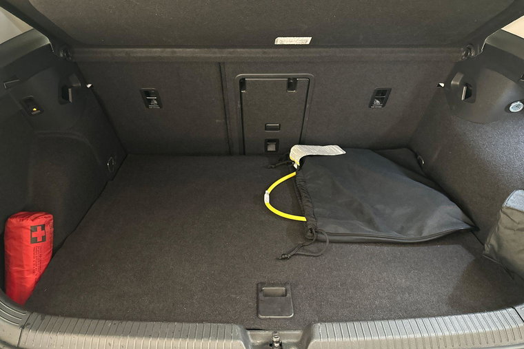 Vehicle Image 32