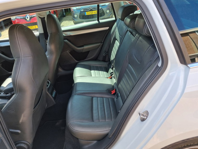 Vehicle Image 23