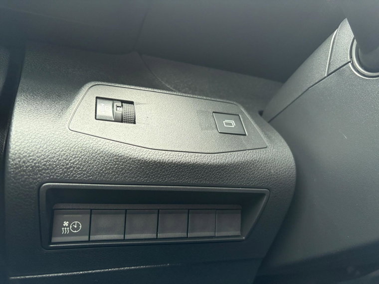 Vehicle Image 26