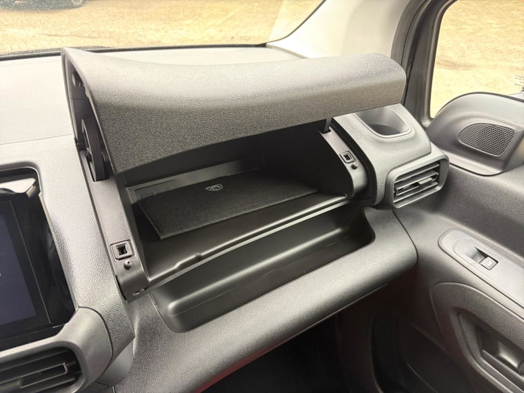 Vehicle Image 37