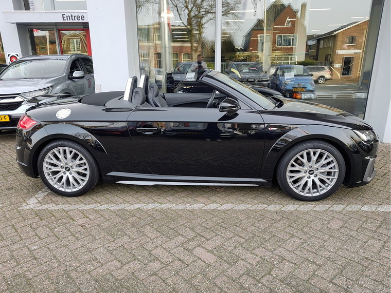 Vehicle Image 6