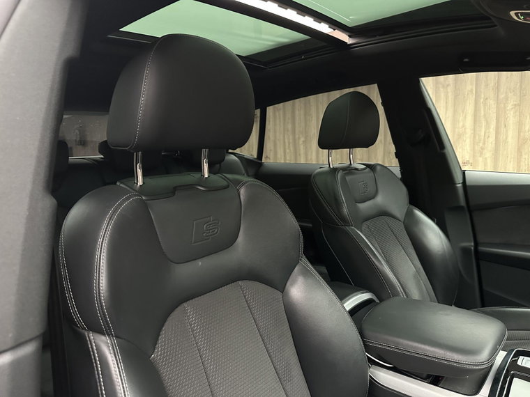 Vehicle Image 25