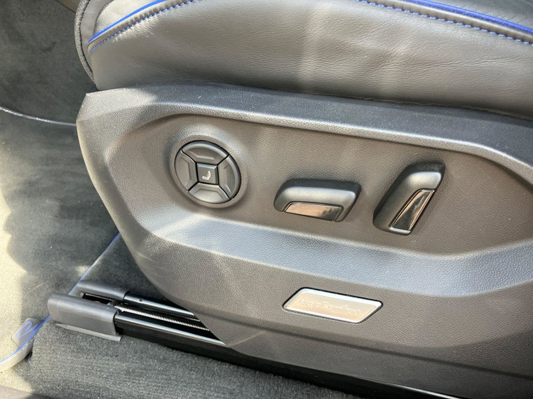 Vehicle Image 23