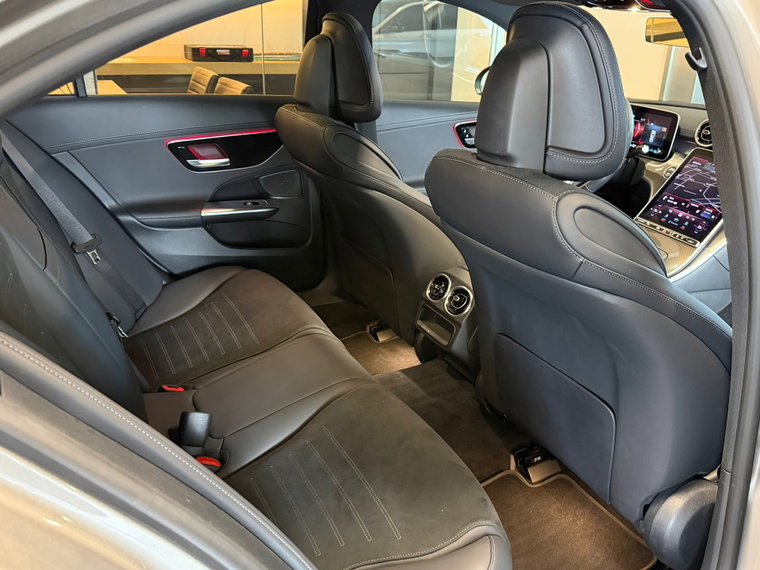 Vehicle Image 37