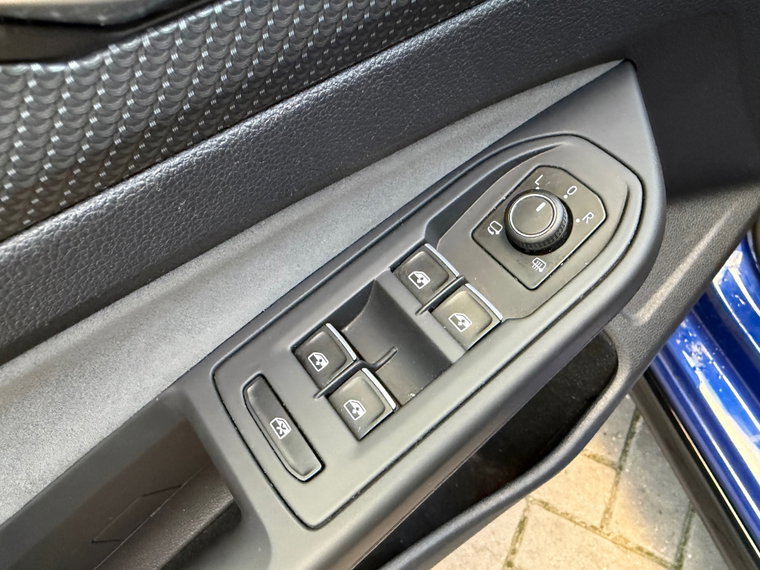 Vehicle Image 40