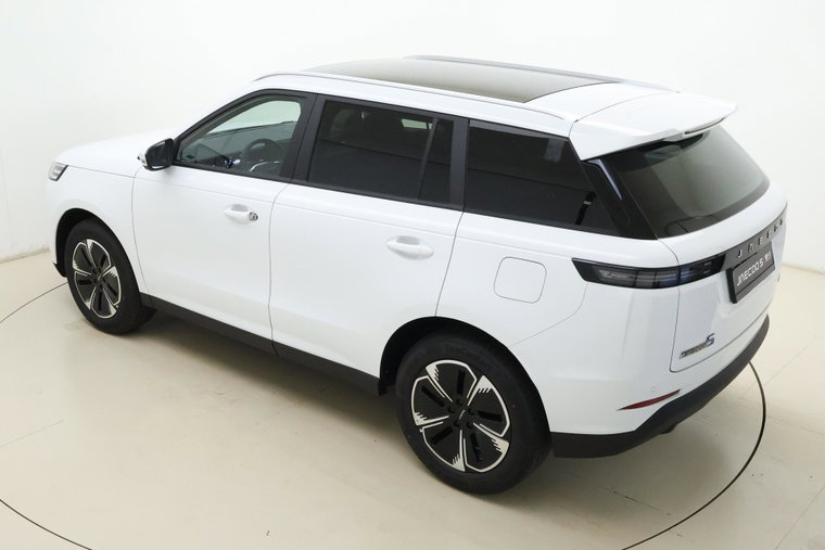 Vehicle Image 4