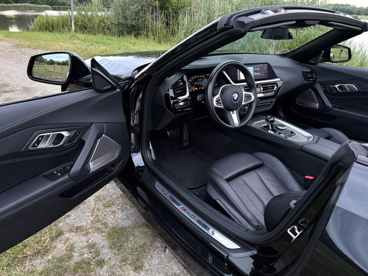 Vehicle Image 16