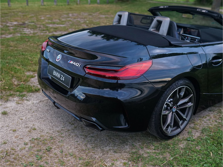 Vehicle Image 52