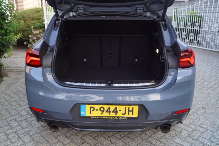 Vehicle Image 32