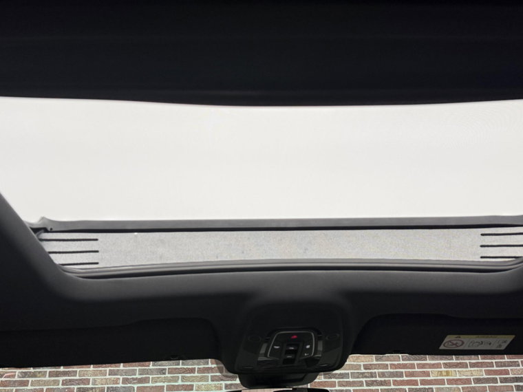 Vehicle Image 38