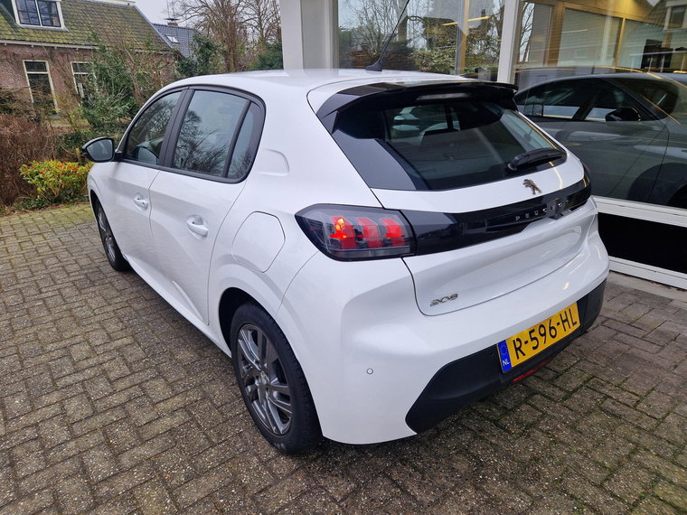 Vehicle Image 21