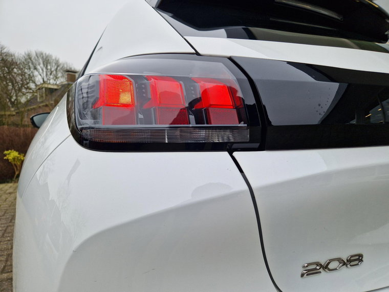 Vehicle Image 25