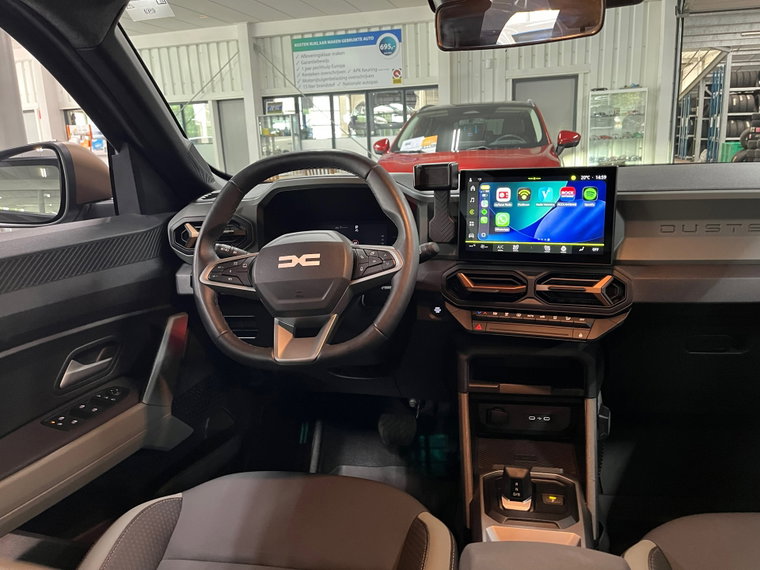 Vehicle Image 32
