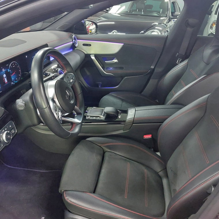 Vehicle Image 25