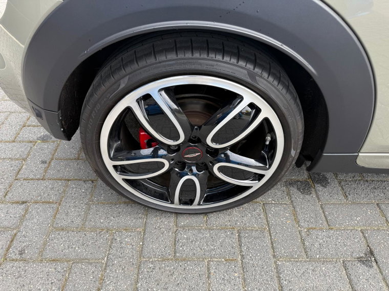Vehicle Image 17