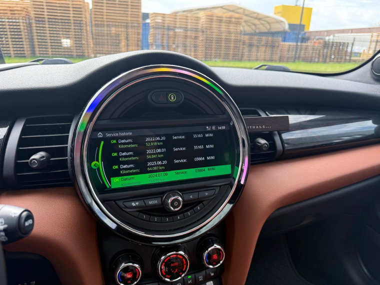Vehicle Image 35