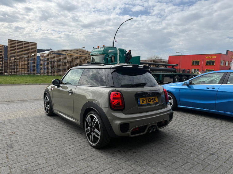 Vehicle Image 8