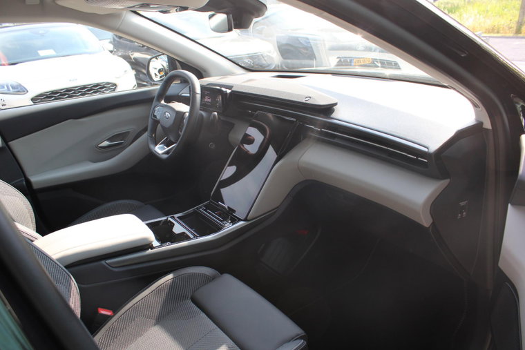 Vehicle Image 13