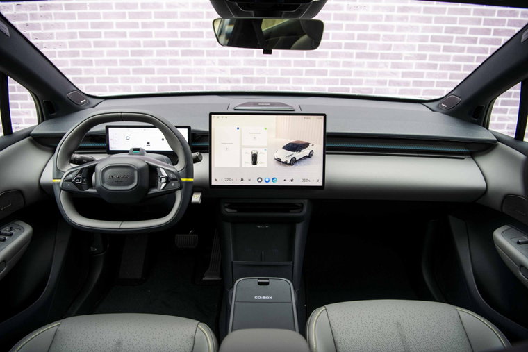 Vehicle Image 5